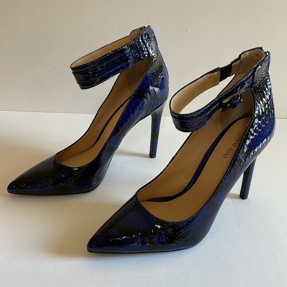 Gianni Bini 4” High Heel Pointed shoe with 1 1/2 Ankle Strap with back zipper - Picture 8 of 16